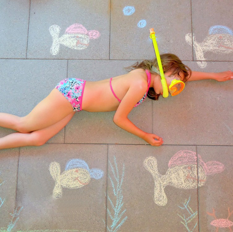 Schwimmer auf Trottoir